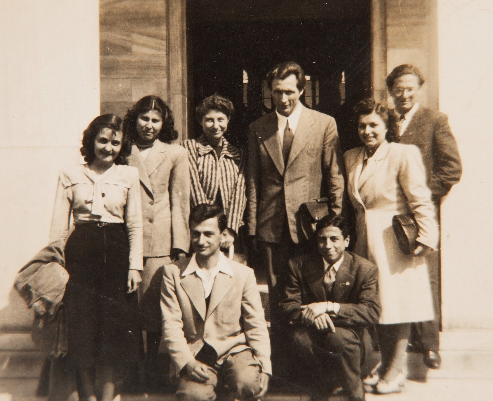 Traugott Fuchs’un öğrencileriyle birlikte fotoğrafı