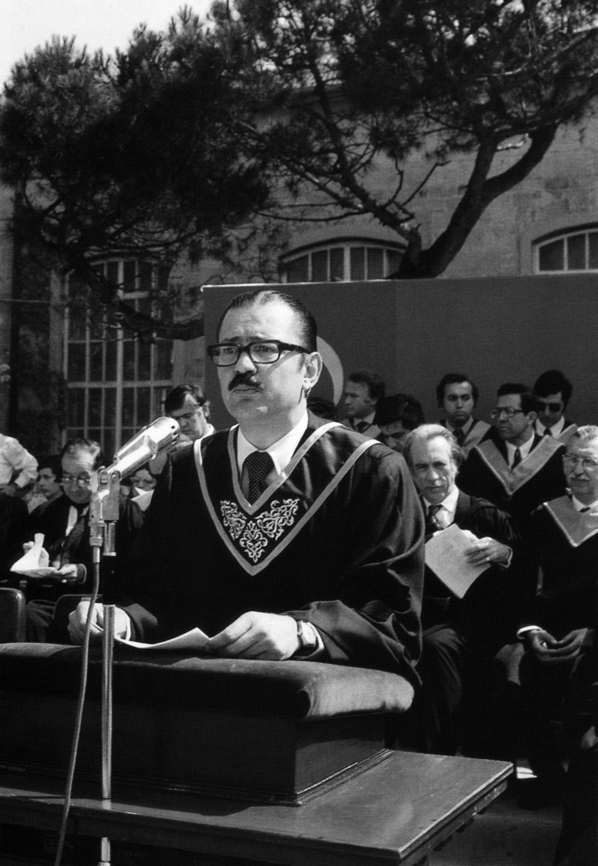 Aptullah Kuran giving a speech at the graduation ceremony