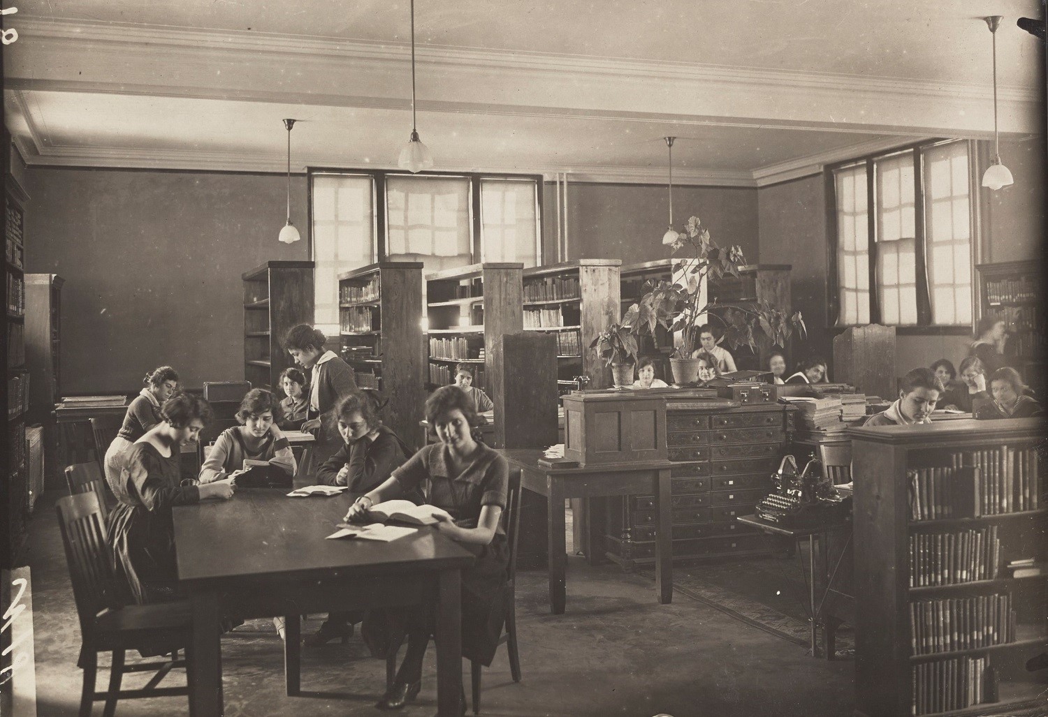 Students of the American College for Girls, Library, 1919