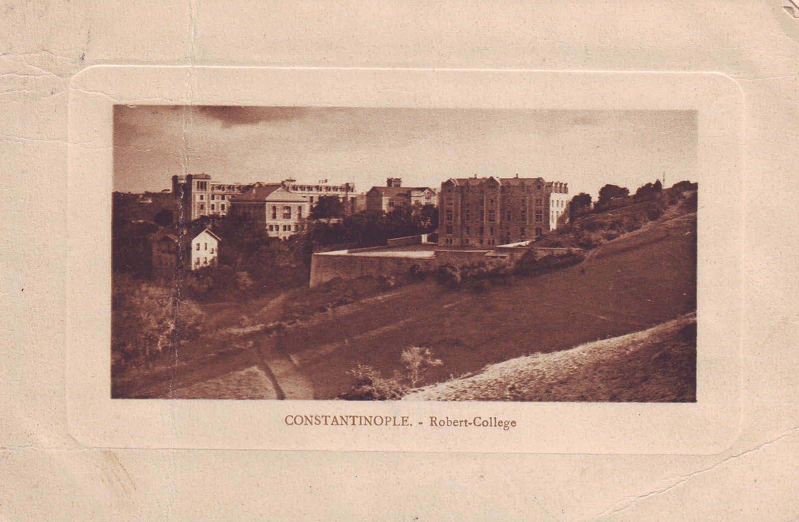 1908-1912 yıllarında Amerikan Kız Koleji’nde eğitim almış olan Sonya St. Kraeva Kikimenoff’un ailesine gönderdiği Robert Kolej manzaralı kartpostal, 1911