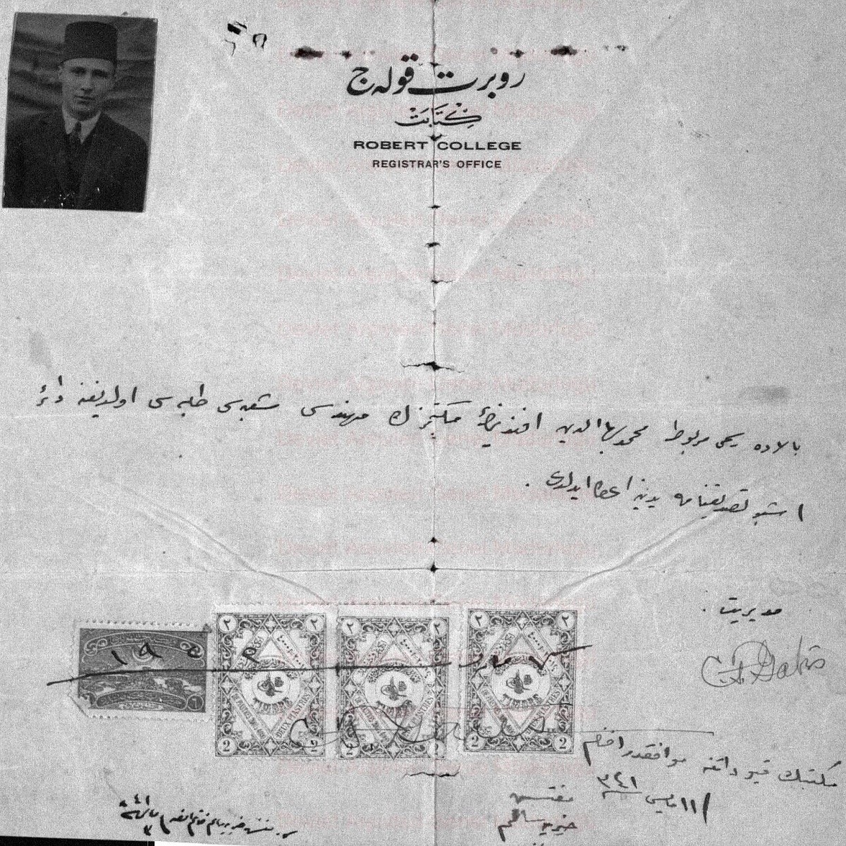 Cumhuriyet Arşivi’nde yer alan Robert Kolej isimli dosyada, Robert Kolej’in Maarif Nezareti’ne hitaben yazdığı öğretmen izinlerine dair dilekçeler ve imtihan programlarına dair açıklamalardan örnekler