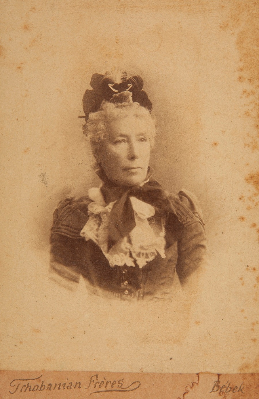 Frances Olivia Seager, Edward Seager’s daugher, John Seager’s sister (Photo: Tchobanian Fréres)’ın kız kardeşi (fotoğraf: Tchobanian Fréres)