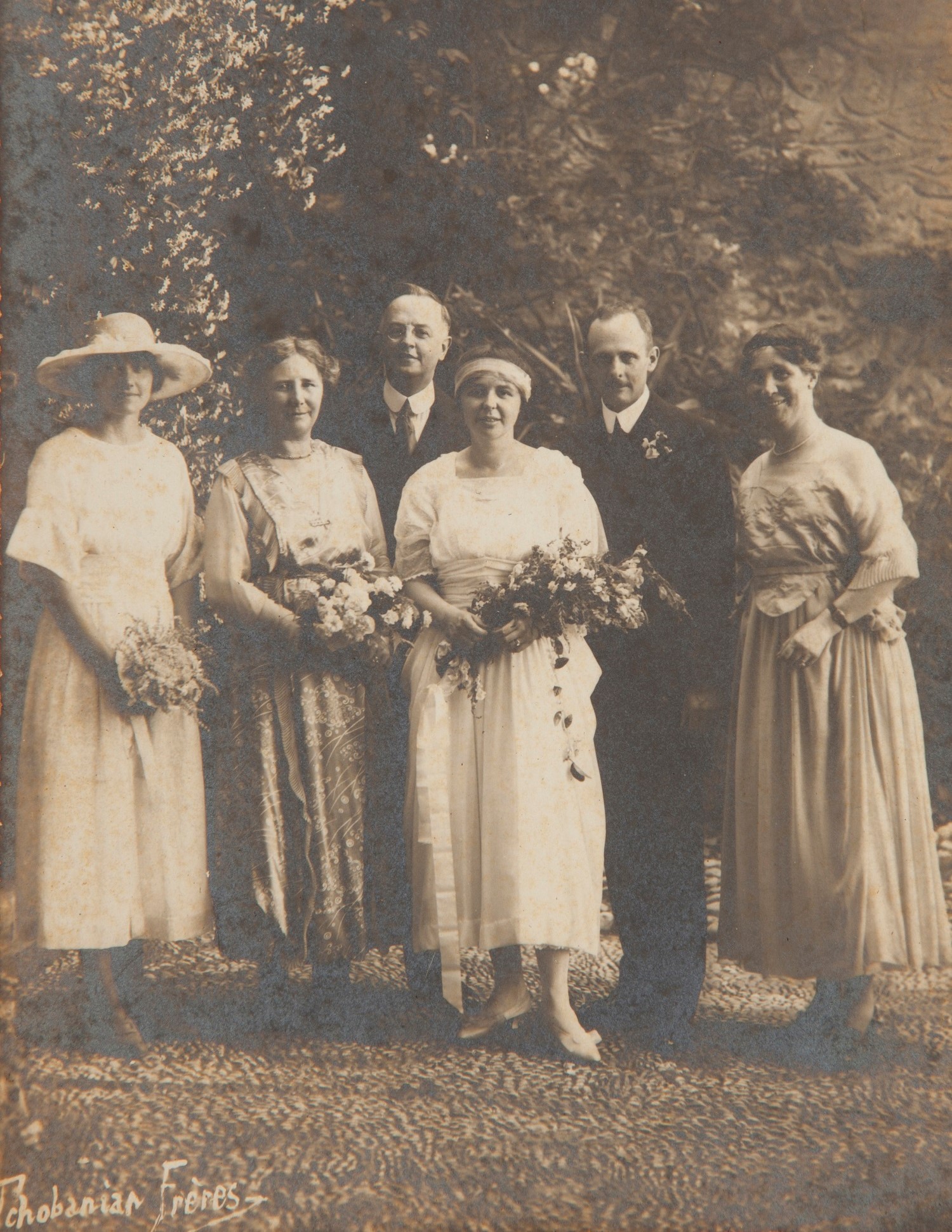 Wedding photo of Eveline Thomson and Harold Scott, 1920